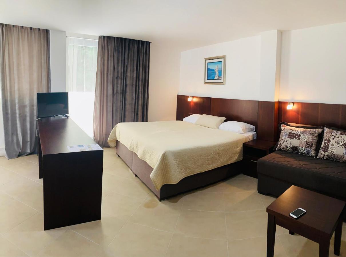 Hotel Vienna تْشيرسيك نوفي المظهر الخارجي الصورة