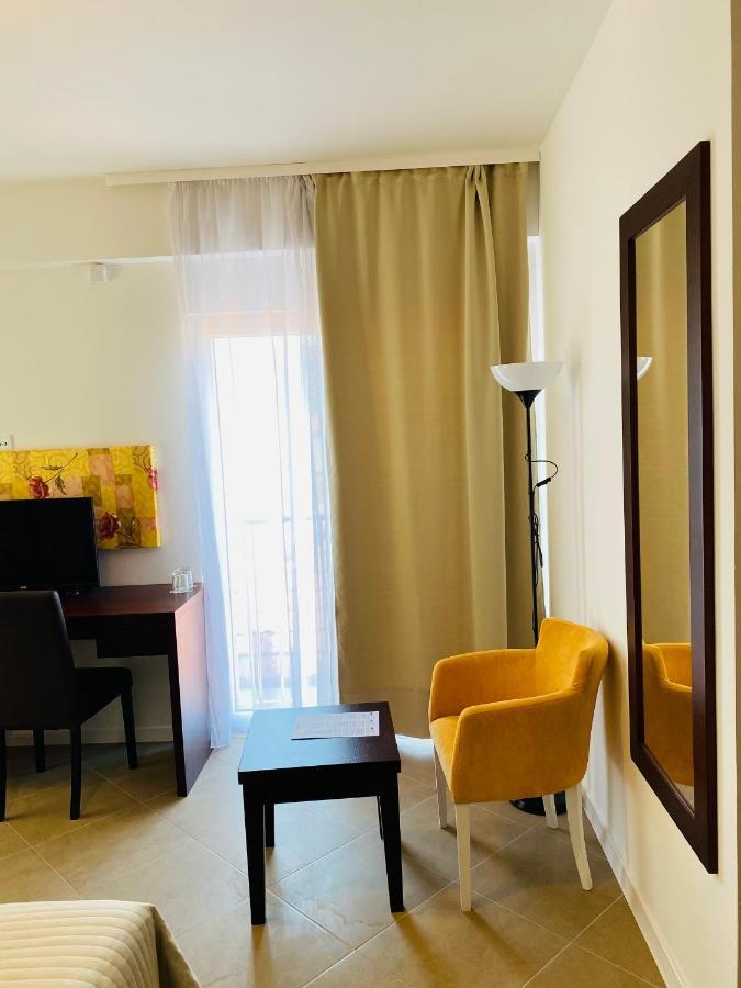 Hotel Vienna تْشيرسيك نوفي المظهر الخارجي الصورة