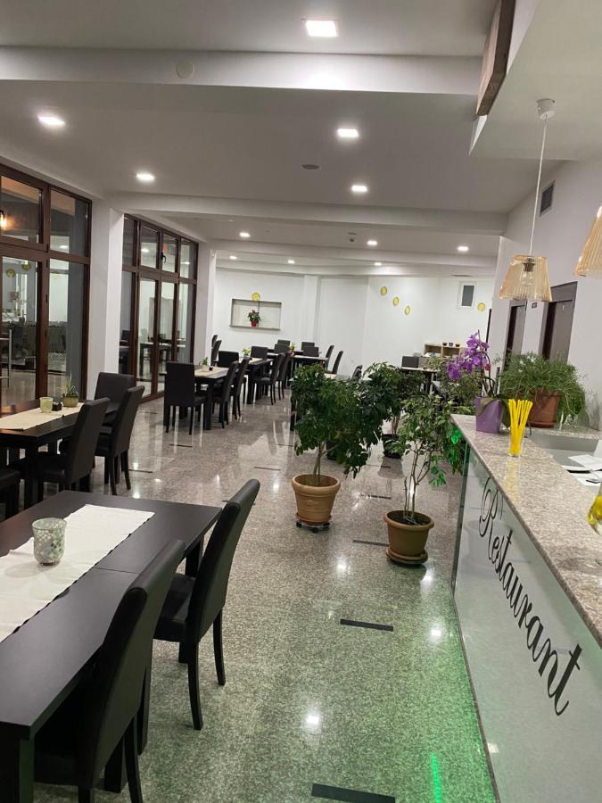 Hotel Vienna تْشيرسيك نوفي المظهر الخارجي الصورة